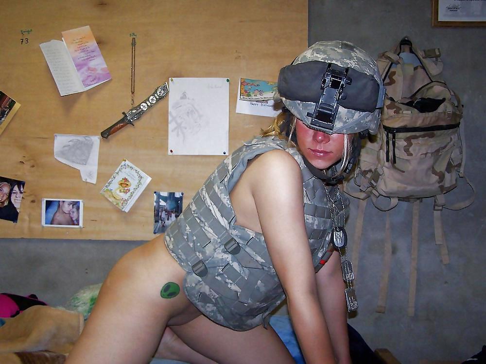 Mujeres militares
 #33797938