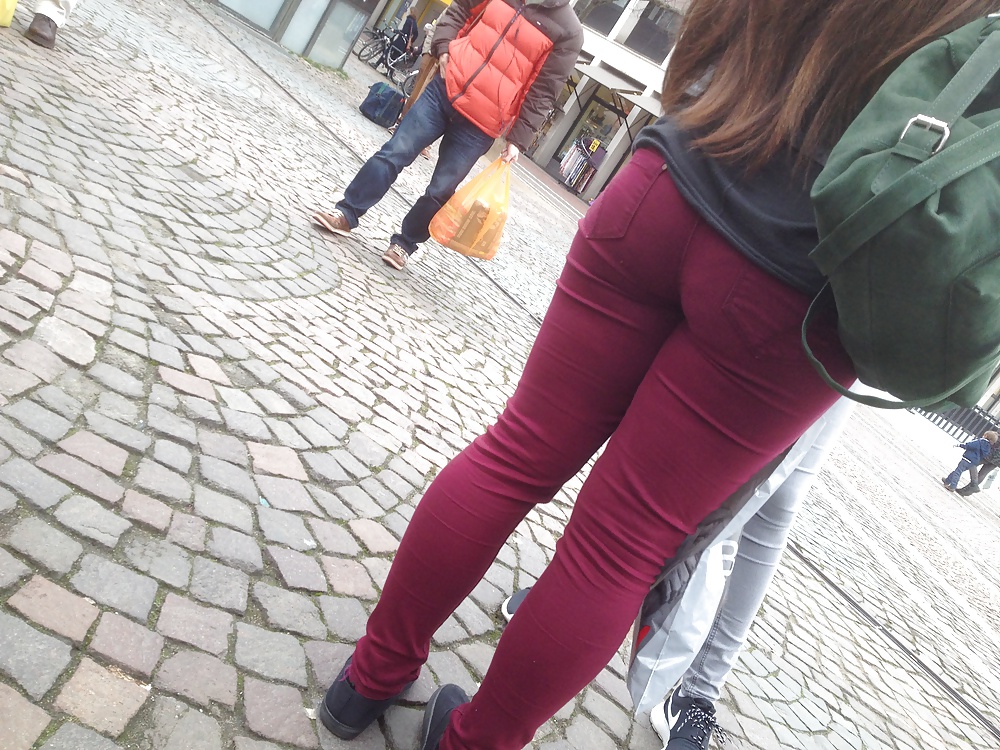 Voyeur - grande culo grasso in jeans rossi
 #26813714