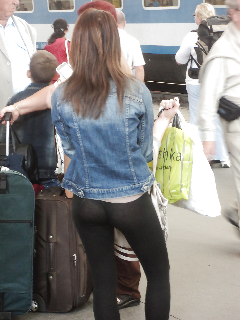 Hotties with their guys - candids! #24765219