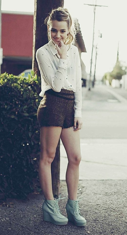 Katelyn Tarver #26404386