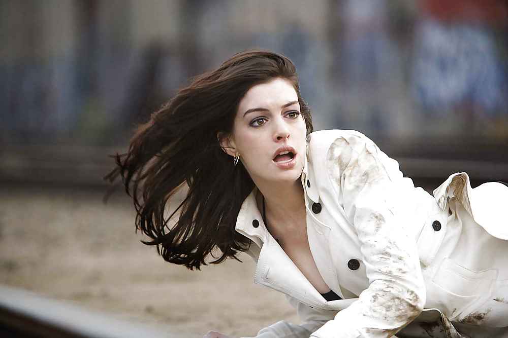 Anne hathaway
 #35931811