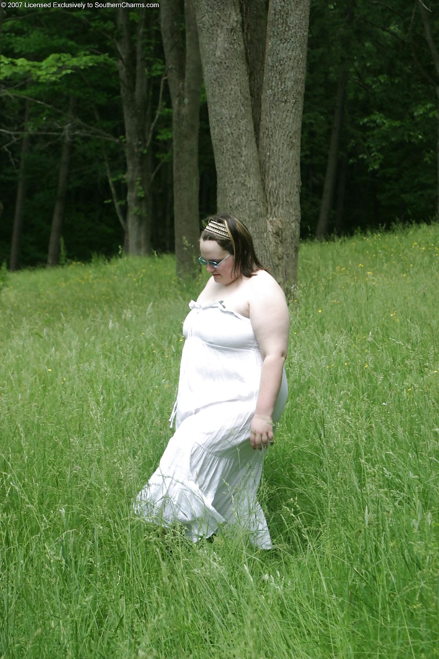 Kaylee In Long Grass 2012001