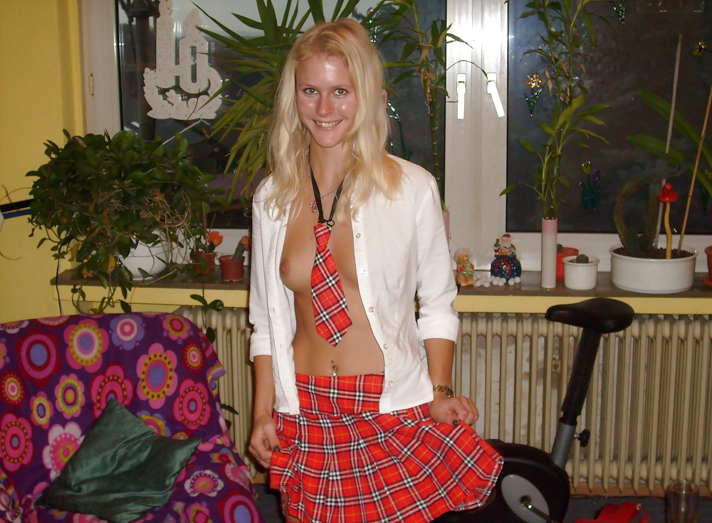 Hoy amateur schoolgirls. 
 #40946546