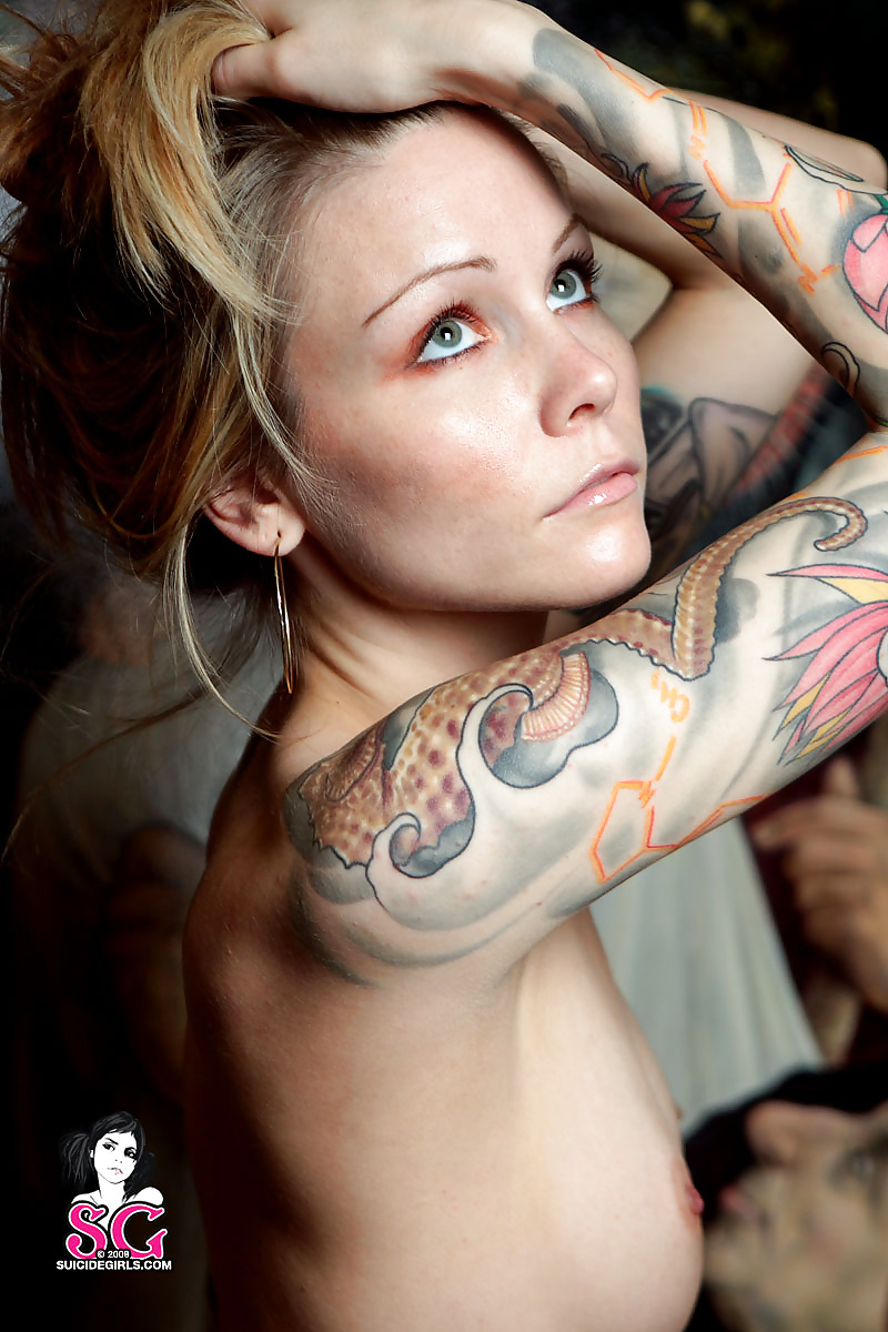 Sexy Punk Babes Tattoos & Durchstochen Nackt #29120235