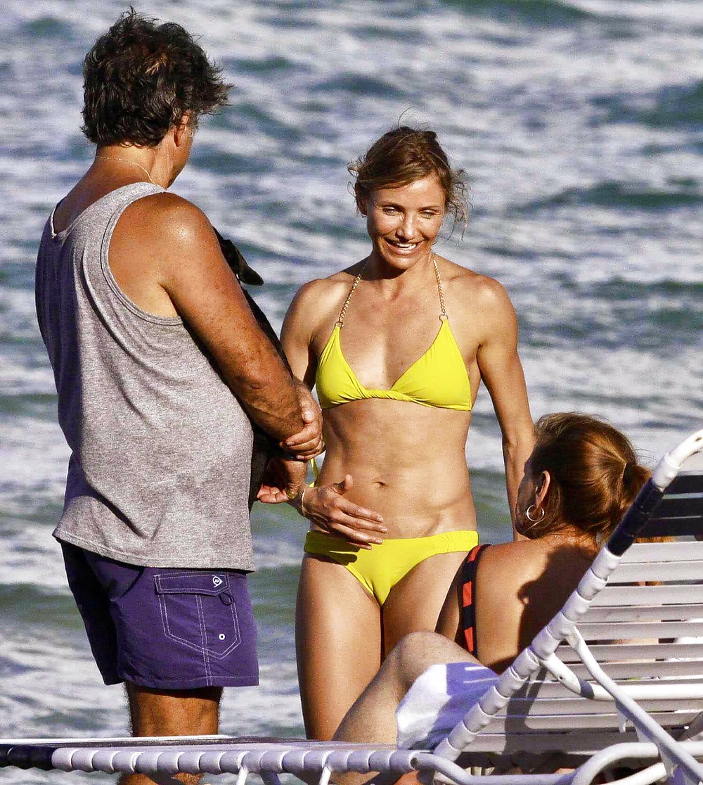 Cameron Diaz bikini candids #27616087