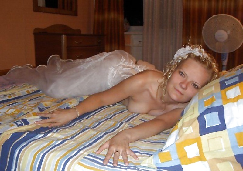 Alcune immagini porno della sposa #3
 #23820442