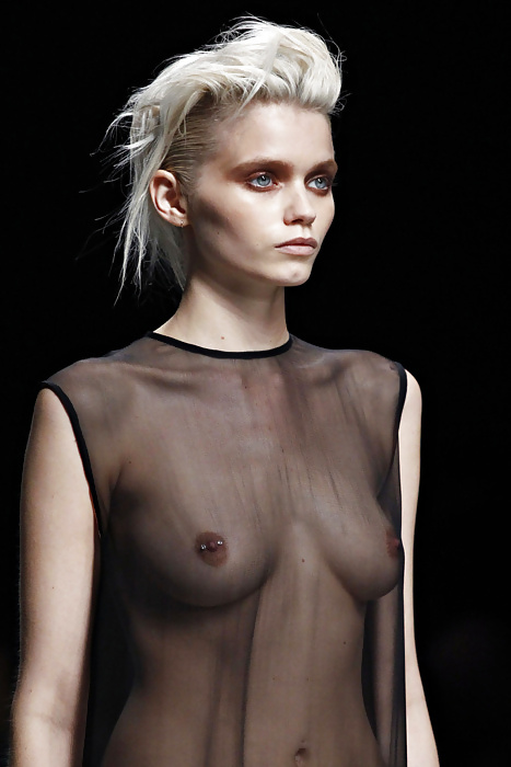 ランウェイの乳首
 #34871317