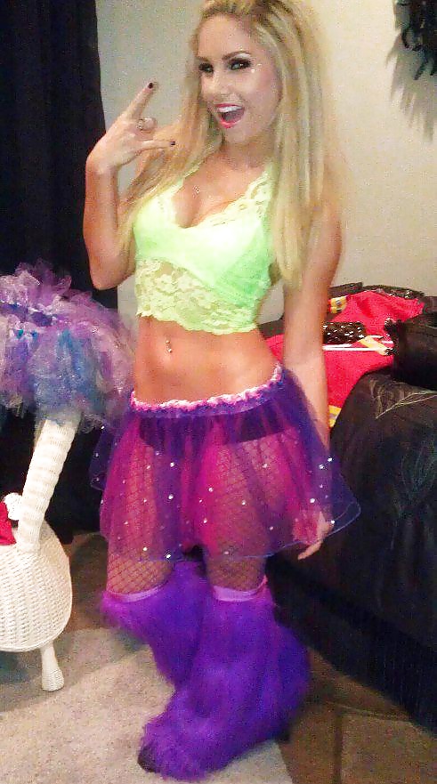 Más de mí y mis amigas de aspecto caliente
 #40739509