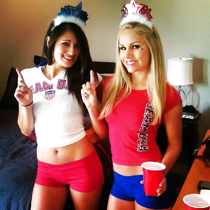 Más de mí y mis amigas de aspecto caliente
 #40739518