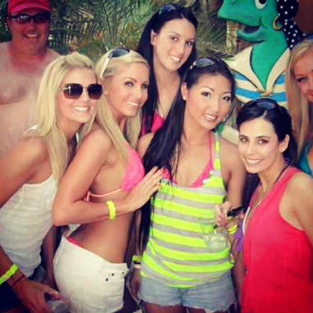 Más de mí y mis amigas de aspecto caliente
 #40739533