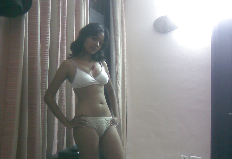 プライベート写真の若いアジアの裸の雛 14 インドの
 #38973601