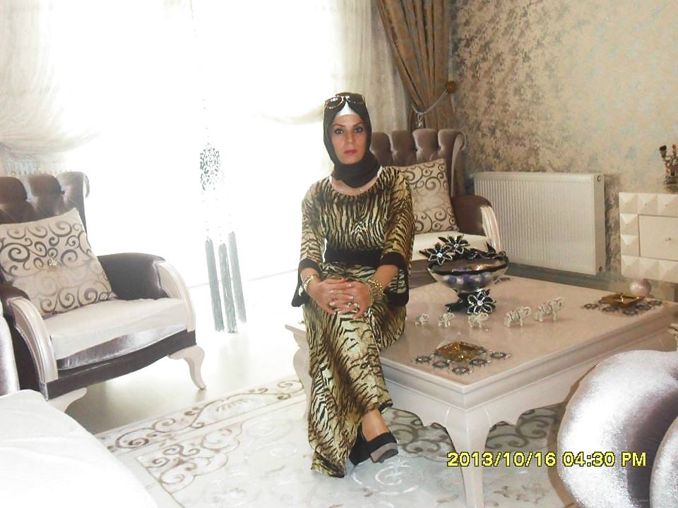 Arabisches Hijab, Turban Tragenden Frau Türkisch Katastrophe #23171830