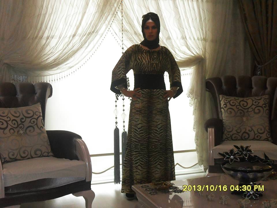 Arabisches Hijab, Turban Tragenden Frau Türkisch Katastrophe #23171835