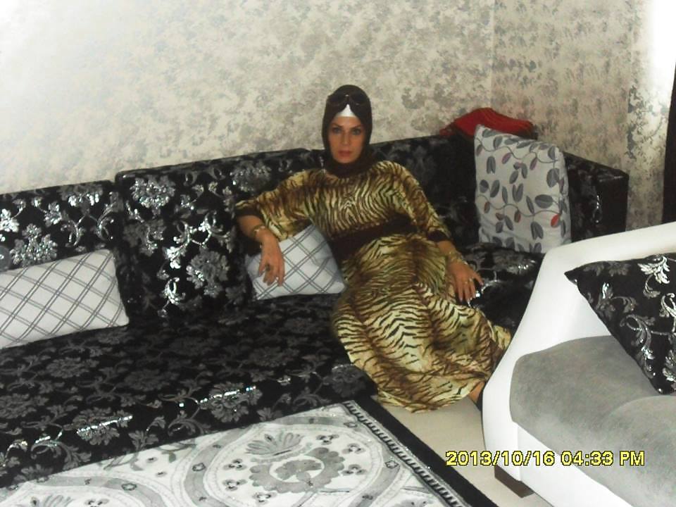 Arabisches Hijab, Turban Tragenden Frau Türkisch Katastrophe #23171860