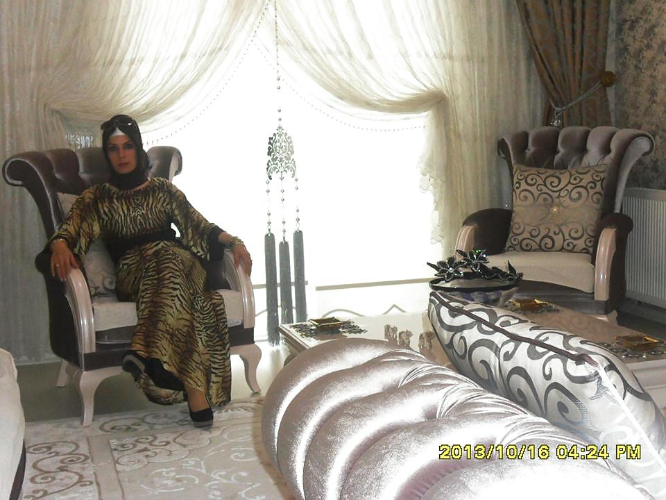 Arabisches Hijab, Turban Tragenden Frau Türkisch Katastrophe #23171869