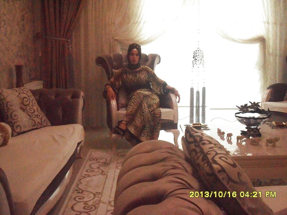 Arabisches Hijab, Turban Tragenden Frau Türkisch Katastrophe #23171911