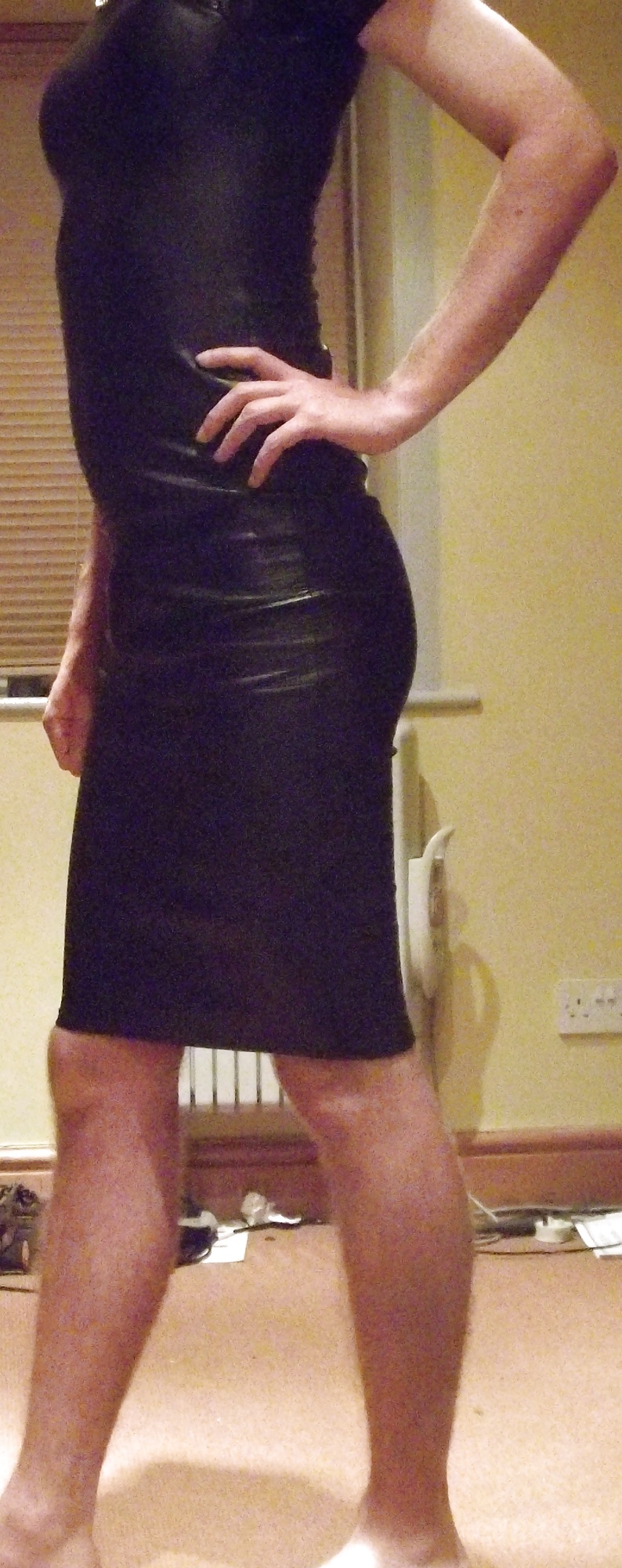 Cross-Dressing In Wetlook Figurbetontes Kleid #40924665