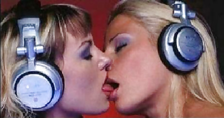 Girls kissing girls HOT #38937354