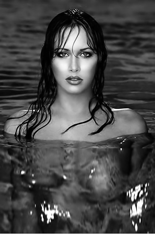 Tempesta perfetta - donne bagnate - doccia, pioggia, lago - soft core
 #32210824