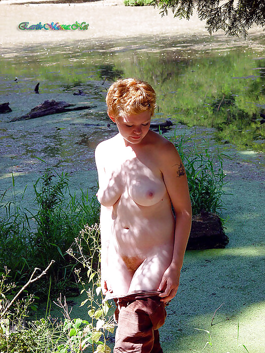 Pelirroja al aire libre
 #34621052