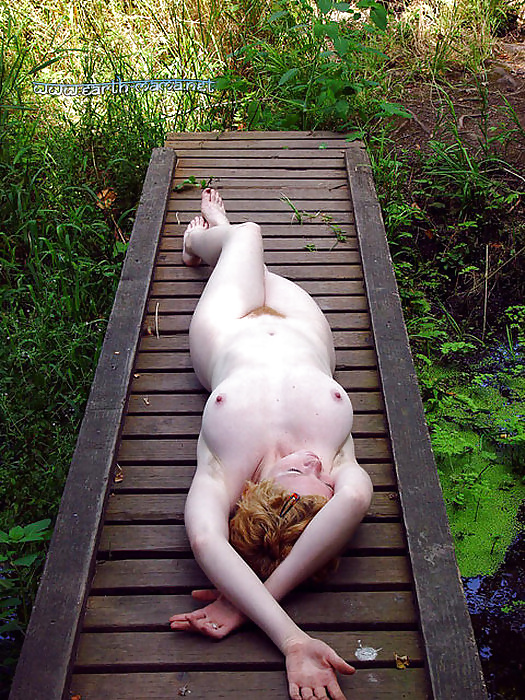 Pelirroja al aire libre
 #34621093