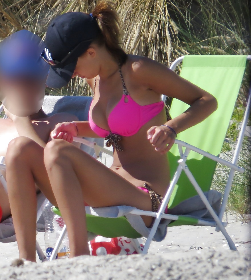 Spiaggia e bikini babes. l'estate del 2014.
 #40308445