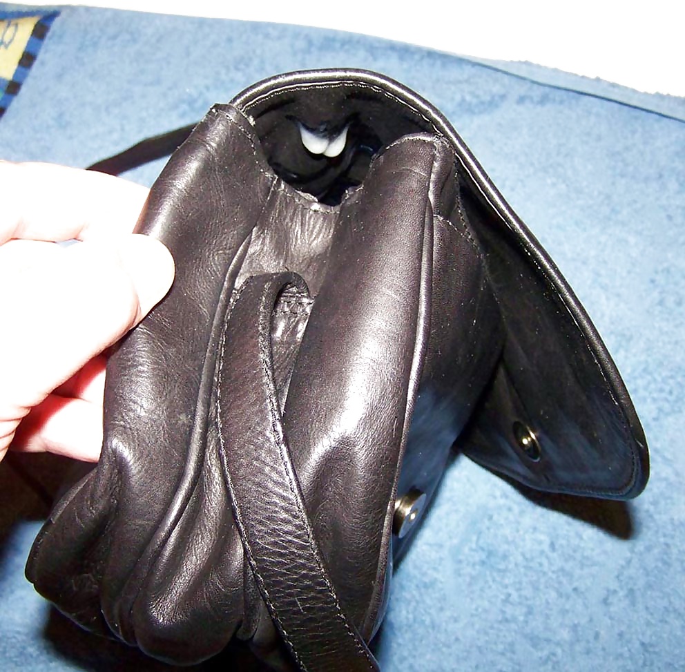 Cum for black leather handbag #31667389