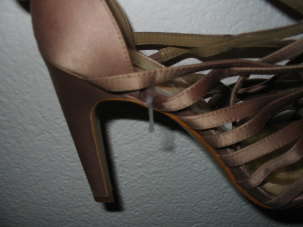 Corrida en los zapatos de los primos de mi esposa
 #24682849