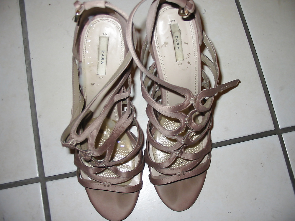 Corrida en los zapatos de los primos de mi esposa
 #24682864