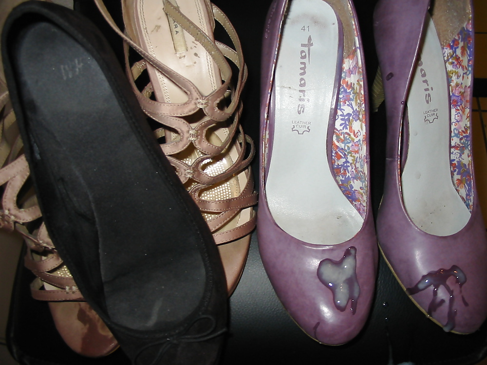 Corrida en los zapatos de los primos de mi esposa
 #24682920