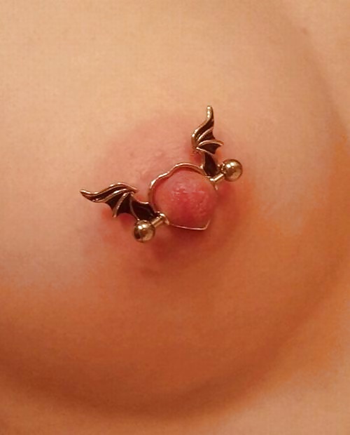 Chicas calientes piercings
 #40133186