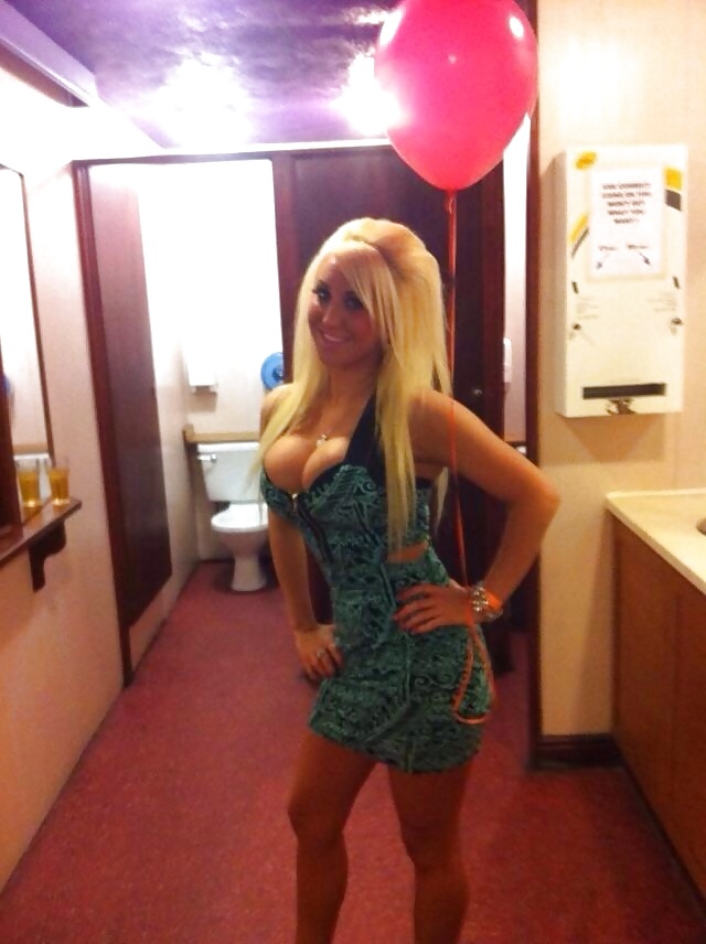 セクシーに着飾った7人
 #31643191