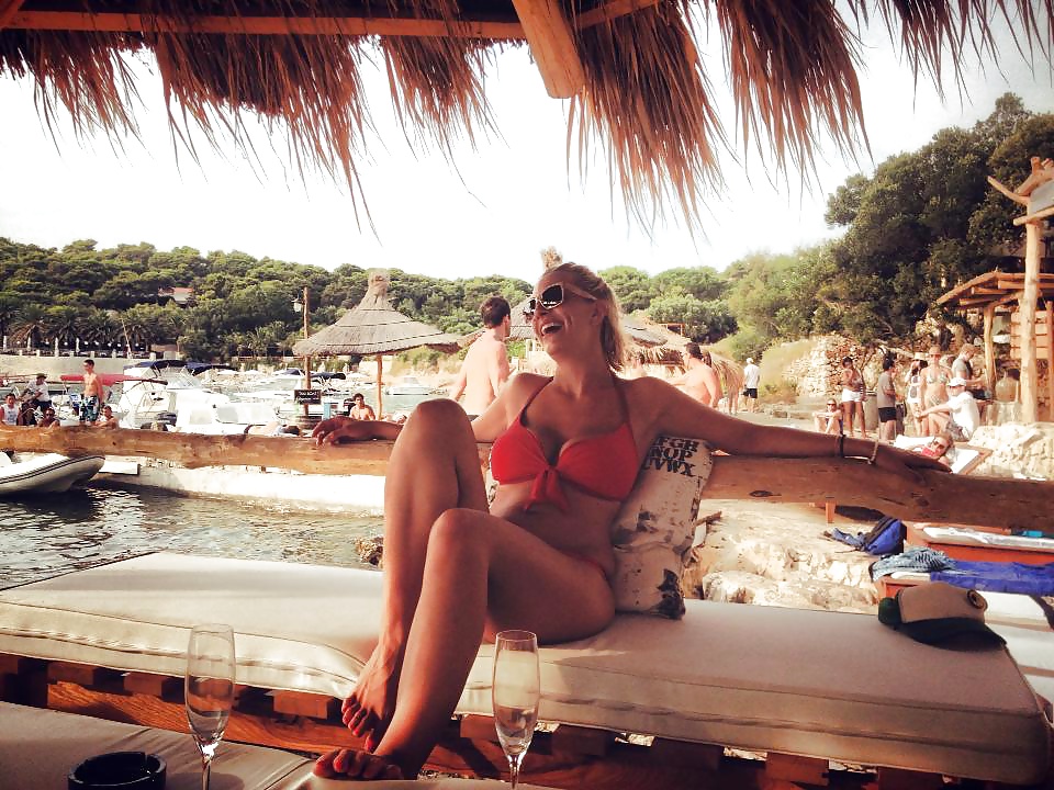 Tamara Todevska  #26080970