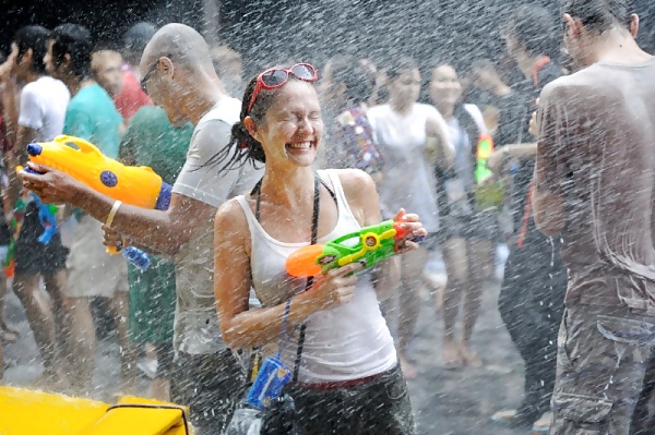 Amateur auto disparos songkran festival tailandia divertido día
 #34643750