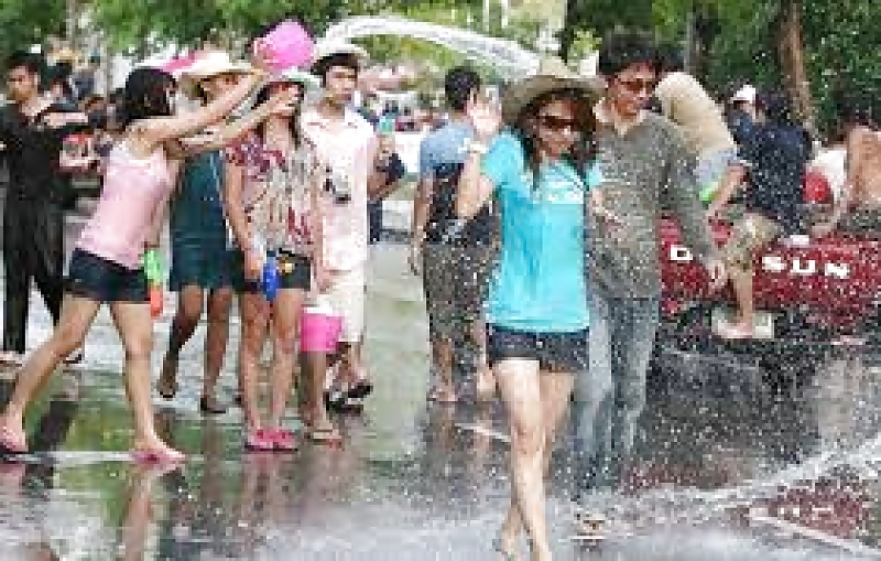 Amateur auto disparos songkran festival tailandia divertido día
 #34643826