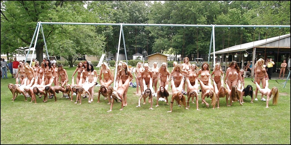 Chicas desnudas en grupo (camaster)
 #37574528