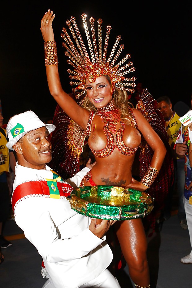 Andressa Urach Verwendet Nur Band Als Codpiece #27375115