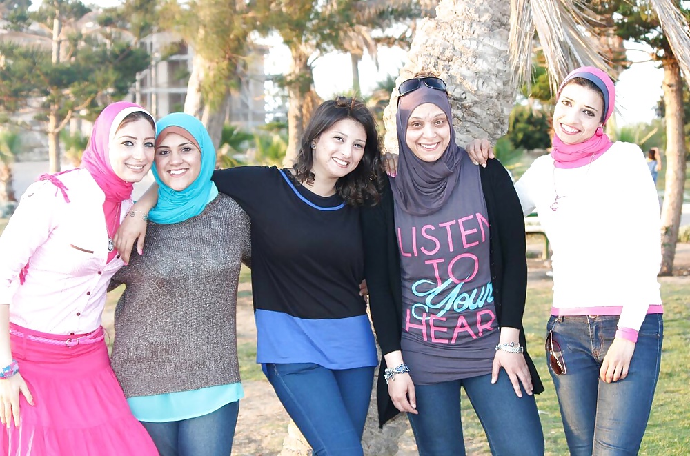 Chicas árabes de Alejandría 
 #29121900