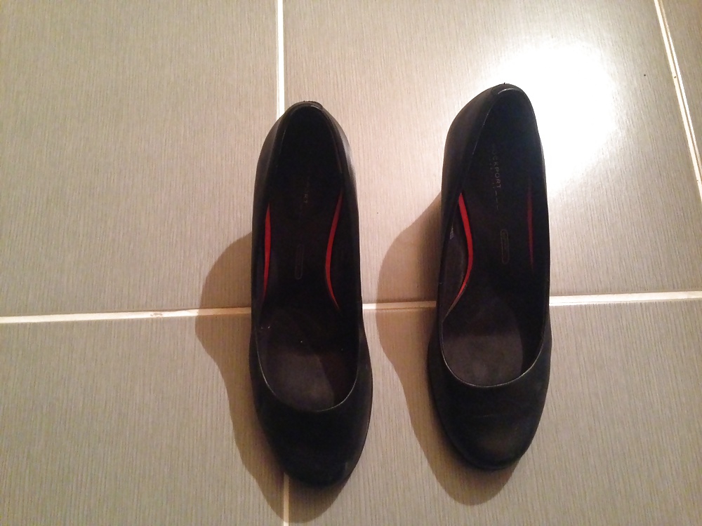 La colección de zapatos sexy de la hermosa esposa de mi amigo. 
 #38769978
