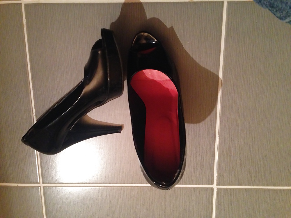 La collezione di scarpe sexy della bella moglie del mio amico. 
 #38770038