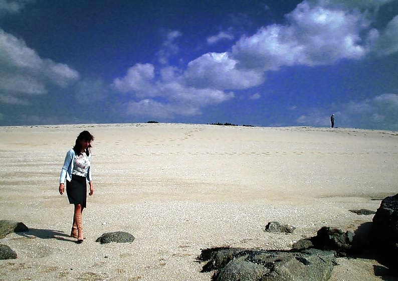 Francés nadine flashing en la playa 2003
 #27162830