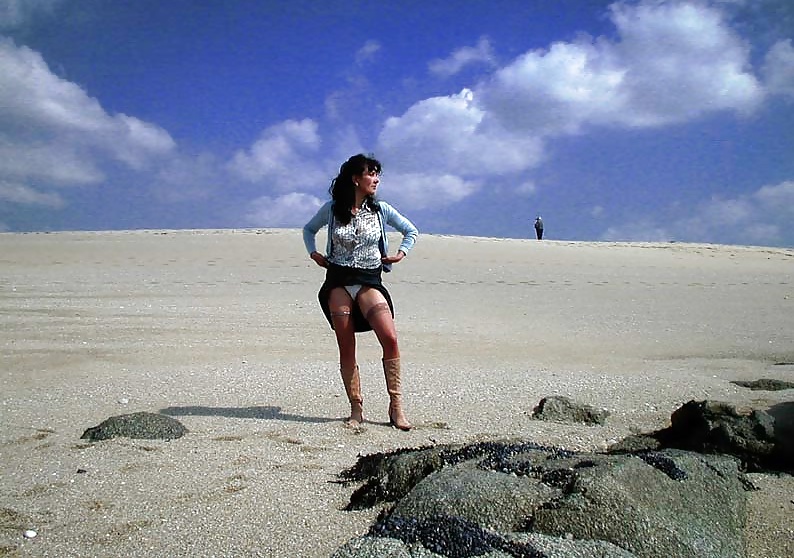 Francés nadine flashing en la playa 2003
 #27162855