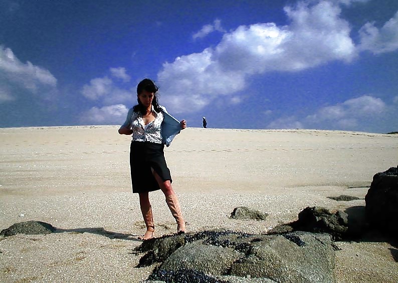 Francés nadine flashing en la playa 2003
 #27162891