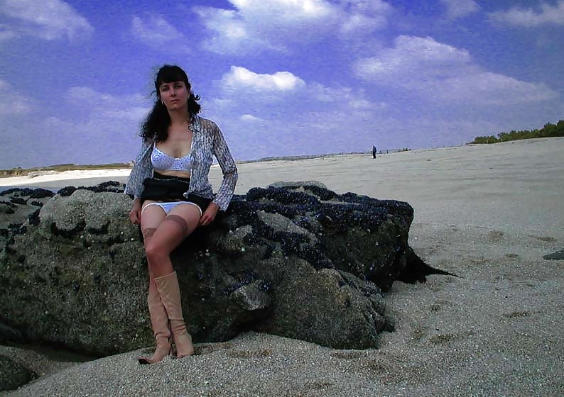 Francés nadine flashing en la playa 2003
 #27163072