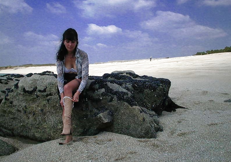 Francés nadine flashing en la playa 2003
 #27163094