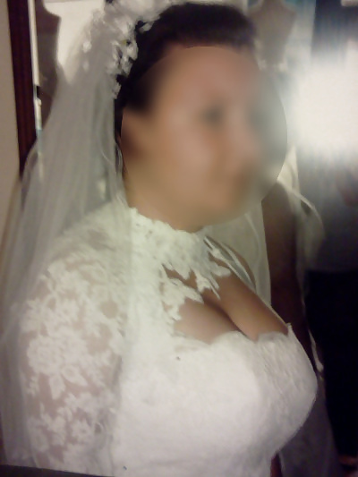 Le tette di mia moglie in abito da sposa
 #37081292