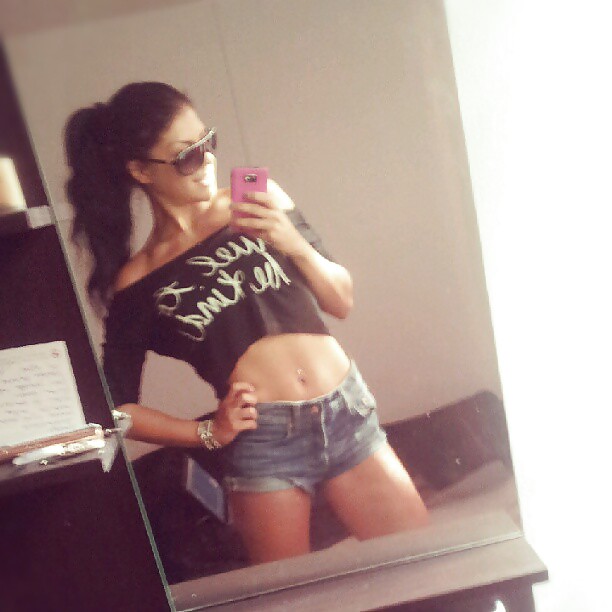 Mostrando algo de pierna :p2
 #35725015