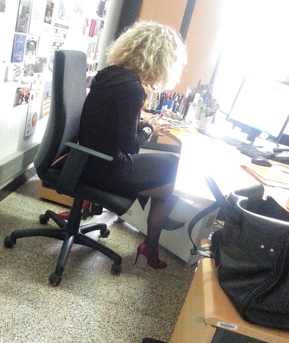 Joelle, belle salope au bureau
 #41005449