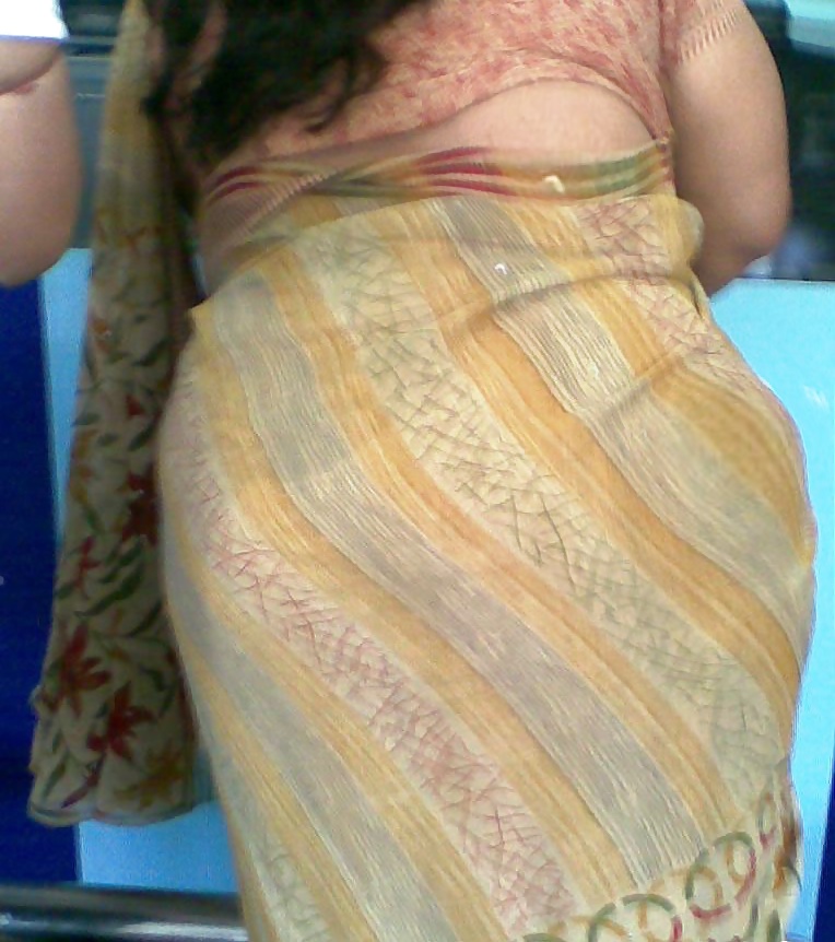 Spying indian Aunty - Ass Bend over - Gaand Voyeur  #39778884