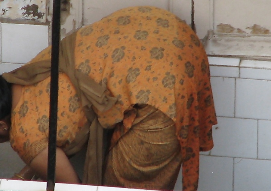 インドのおばちゃんのスパイ活動 - お尻を曲げる - ガンドの盗撮 
 #39778899